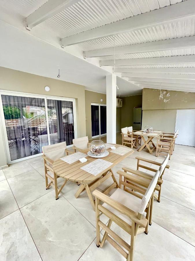 Central Luxury Apartment In Paralia Ofryniou Ofrinion Exterior photo